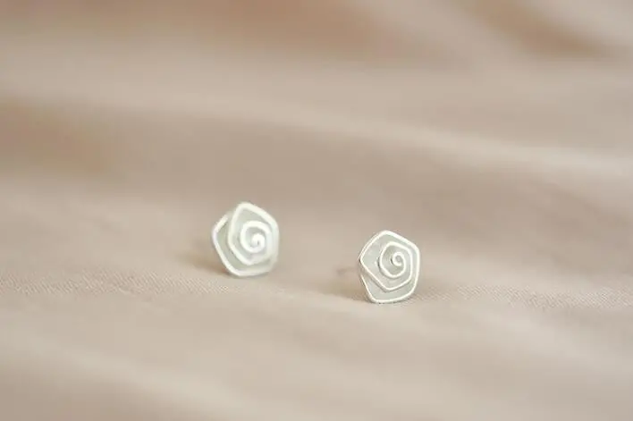 925 Silver Earrings Swril Flower Shape Stud Earrings Party Gift Syed064 1