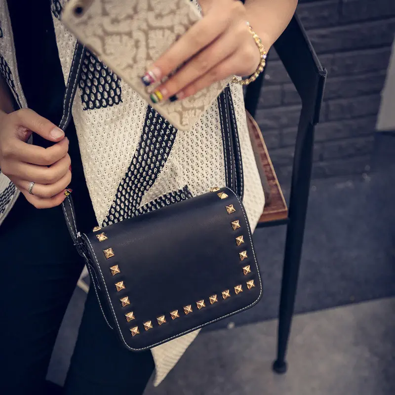 Fashion Women Small Pu Leather Messenger Bags Rivet Crossbody Shoulder Bags Female Shopping Bag Handbags Clutches Bolsa Feminina 1