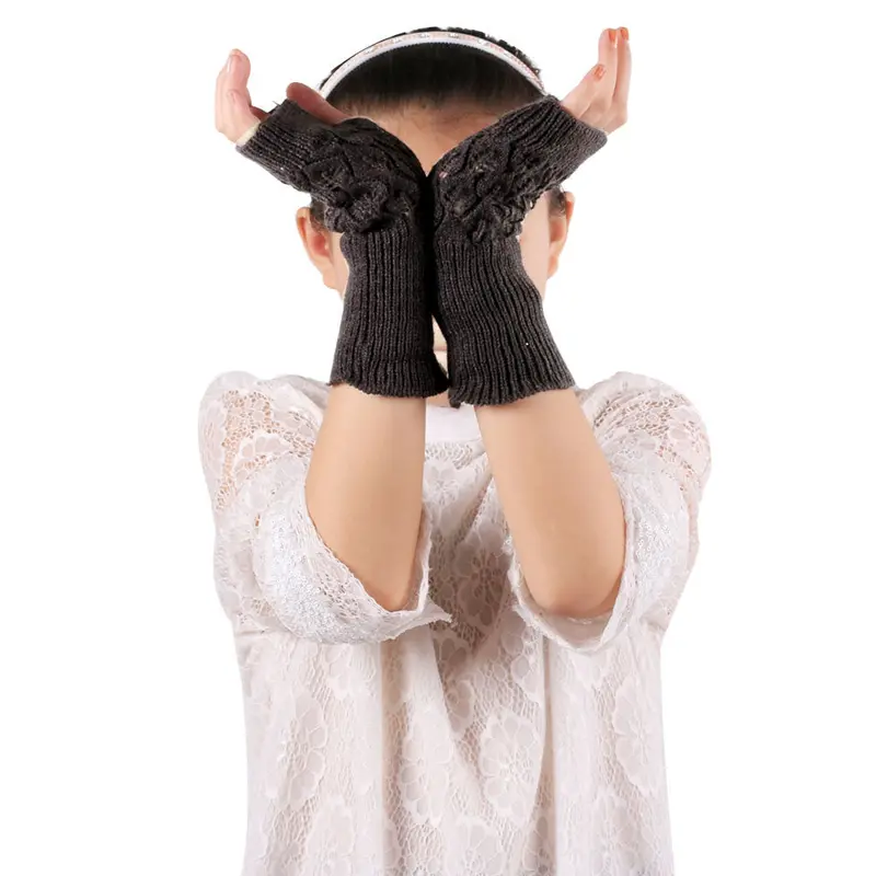 Forward Half Finger Hollow Out Leaves Warm Free Size Wrist Gloves Mittens 2