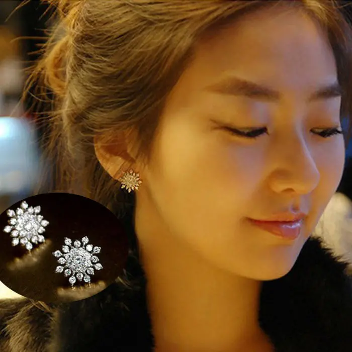Women Girls Charm Jewelry Pair Silver Metal Snowflake Crystal Stud Earring Whale Room 1